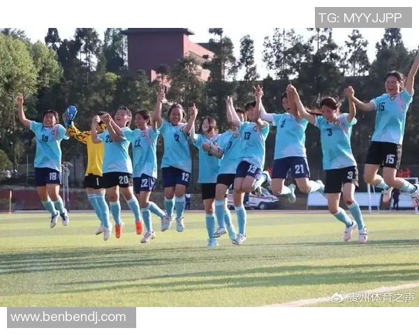 绿茵场上的激情碰撞足球比赛中的团队协作与个人英雄主义的完美结合